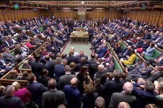 Dolná snemovňa britského parlamentu absolvovala ďalšie z mnohých hlasovaní.