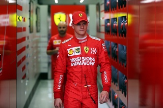 Na druhom mieste skončil Mick Schumacher, syn slávneho sedemnásobného majstra sveta Michaela Schumachera.