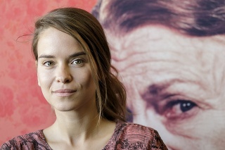 Herečka Kristína Svarinská počas tlačovej konferencie k českému filmu Teroristka.