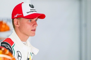 Syn legendárneho pilota zažije budúci utorok prvý dotyk s monopostom F1.