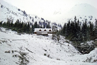 Marec 2009 - Chaty boli obkolesené masou snehu.