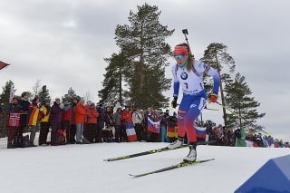 Na snímke slovenská reprezentantka Anastasia Kuzminová na trati v pretekoch s hromadným štartom žien na 12,5 km  v 9. kole Svetového pohára v biatlone žien v nórskom Holmenkollene.
