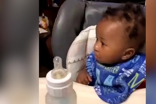 Dieťatko nevydržalo pohľad na svojho ostrihaného otca: Jeho reakcia hovorí za všetko!