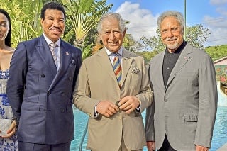 Lionel Richie i Tom Jones (vpravo) sú ambasádormi Charlesovej charity.
