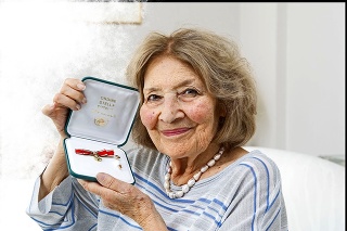 Gabriella za záchranu  dediny dostala medailu.