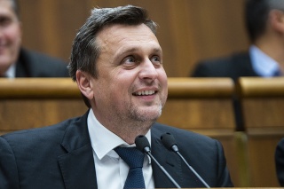 Andrej Danko (SNS) počas rokovania 40. schôdze NR SR pred hlasovaním o kandidátoch na ústavných sudcov .