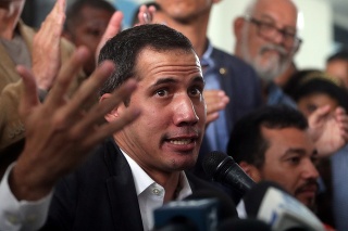 Vodca venezuelskej opozície Juan Guaidó po stretnutí so zástupcami odborov