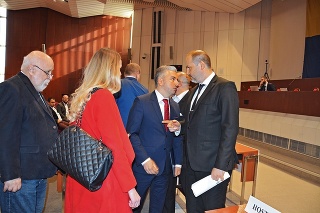 Na mimoriadne zastupiteľstvo prišiel primátor Jaroslav Polaček (vpravo) s košickým županom Rastislavom Trnkom.