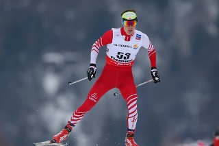 Rakúska polícia zatkla v utorok dopoludnia v súvislosti s dopingovou aférou ďalšieho bežca na lyžiach. 