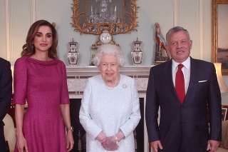 Kráľovná ALžbeta II. privítala jordánskeho kráľa Abdullaha s kráľovnou Raniou.