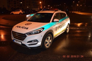 V bratislavských Podunajských Biskupiciach sa zrazilo policajné auto s osobným autom. 