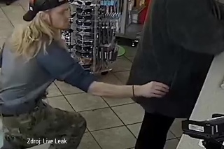Ukradol žene peňaženku s nevídanou ľahkosťou: Šikovného mladíka zachytila bezpečnostná kamera!