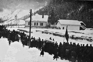 1924: Pohreb obetí pádu lavíny.