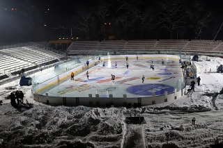 Na snímke prvé testovanie ľadovej plochy pred hokejovými zápasmi pod holým nebom Kaufland Winter Classic Games 2019.