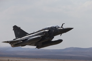 Zo stíhačky Mirage 2000 zostali len trosky (ilustračné foto).