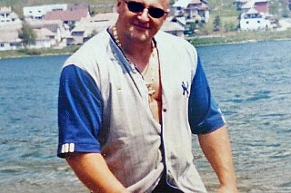 Emila Miťa Novotného († 37)  zastrelili výstrelmi z automatickej pištole  29. augusta 2001.