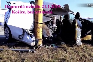 Nehoda pri Košiciach: Auto roztrhlo napoly, vodič sa zázrakom druhýkrát narodil