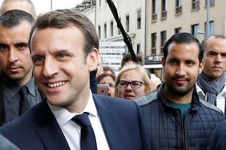Emmanuel Macron (vľavo) a Alexandre Benalla 
