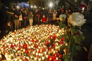 Zavraždeného starostu Gdanska si pripomínali Poliaci doma i v zahraničí.