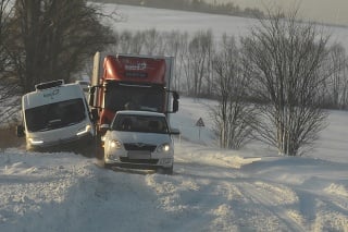 Severné Slovensko bojuje s bohatou snehovou nádielkou (ilustračné foto).