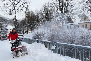 Sever Slovenska zasypali desiatky centimetrov snehu.