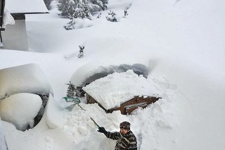 Rakúsko: Ľudia sú z toľkého snehu už zúfalí.