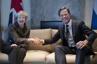Holandský premiér chce pomôcť Mayovej dosiahnuť schválenie dohody o brexite.