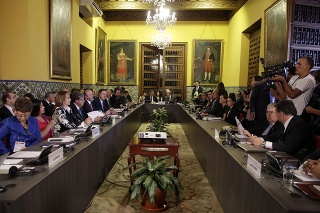 Dvanásť zástupcov vlád Latinskej Ameriky na stretnutí v peruánskej Lime