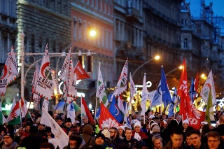 Protestujúci v Budapešti vyjadrili nesúhlas s novým zákonníkom práce.