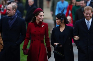Kráľovná sa spolu so svojou rodinou zúčastnila na slávnostnej bohoslužbe.
