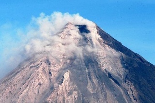 Sopka Mayon môže každú chvíľu vybuchnúť.