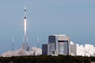 Raketa Falcon 9 odštartovala k vesmírnej stanici ISS.