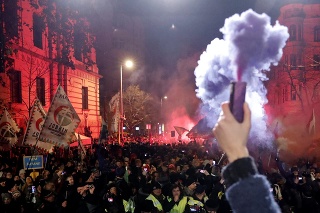 Protestujúci v Budapešti vyjadrili nesúhlas s novým zákonníkom práce.