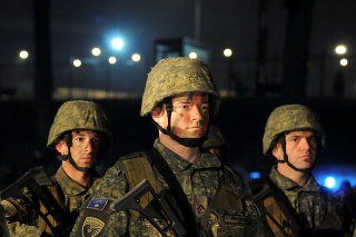 Kosovskí vojaci počas slávnostnej ceremónie v Prištine