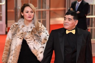 Maradona začal s Rocío Oliva randit v roku 2012.