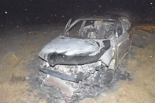 Taxík, ktorý podľa polície zapálili dvaja mladíci z hornej Oravy.