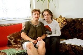 Nešťastná Ingrid (53) s vážne chorým synom Petrom (16) sa obáva najhoršieho.