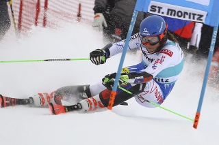Slovenská lyžiarka Petra Vlhová počas paralelného slalomu SP v rakúskom St. Moritzi.