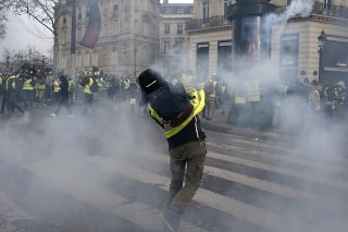 Vo Francúzsku sa opäť protestuje.