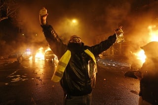 Protesty iniciovalo hnutie ”žlté vesty“, pre ktoré by bolo zvýšenie ceny paliva likvidačné.