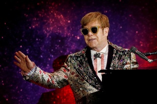 Elton John prezradil, prečo prerušil sled vystúpení.