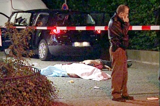 ´Ndrangheta vyčíňa aj v Nemecku. V auguste 2007 zavraždili jej zabijaci pred pizzeriou v Duisburgu šesť ľudí.