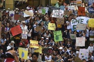 Austrálski študenti protestovali kvôli klimatickým zmenám.