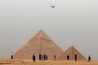 Výbuch otriasol miestom medzi Káhirou a pyramídami v Gíze.