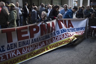 Protest pred Ministerstvom financií v Aténach.