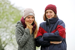 BUDE KOSA: Simona (22) a Lucia (22) si už obliekli teplé veci.