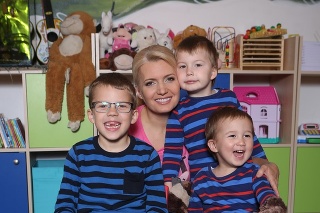 Aneta Parišková so synmi.
