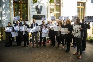 Členovia správnej rady Medzinárodného tlačového inštitútu (IPI Executive board) sa zhromaždili pri pietnom mieste pre zosnulého novinára Jána Kuciaka počas Medzinárodného dňa ukončenia beztrestnosti za trestné činy proti novinárom.