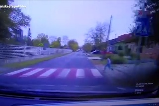 obrazok k videu 18401: Brutálne VIDEO z Chorvátskeho Grobu: Zrážka auta s chlapčekom (6) a potom odstrašujúca prvá pomoc!