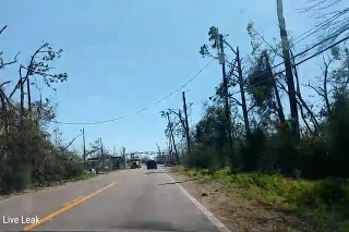 obrazok k videu 18411: Žalostný pohľad na zdevastované ulice: Smrtiaci hurikán Michael nechal totálnu spúšť!